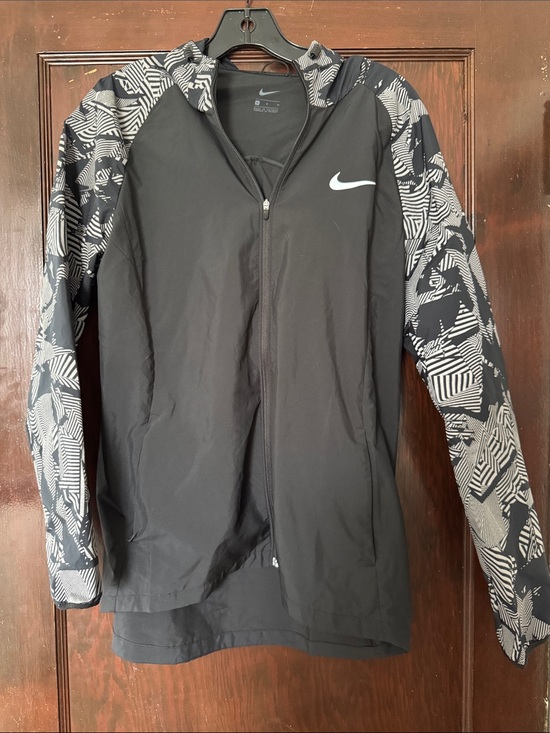 Nike Jackets & Blazers - Nike Women’s Black Hooded Zip Jacket with Reflective Patterned Sleeves